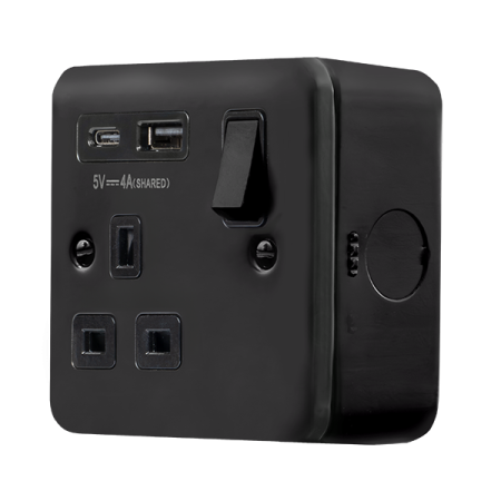 Click Metal Clad Pro Matt Black 13A 1 Gang Switched Socket Outlet With Type A & C USB (4A) Outlets MCP585BK